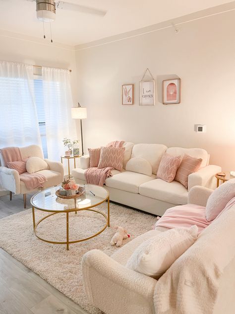 White and pink girly boho apartment decor. Bright apartment Girly Living Room, College Living Rooms, Pink Apartment, Cute Living Room, Girly Apartments, Girly Apartment Decor, Dorm Living Room, Apartment Living Room Design, Dream Apartment Decor