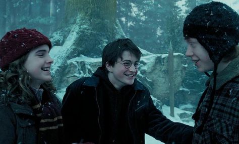 winter in harry potter wildshot on twitter Hery Potter, Harry Potter Ron And Hermione, Citate Harry Potter, Harry Potter Wall, Harry Potter Ron, Movie Aesthetic, Buku Harry Potter, Harry Potter Icons, Harry Potter Images