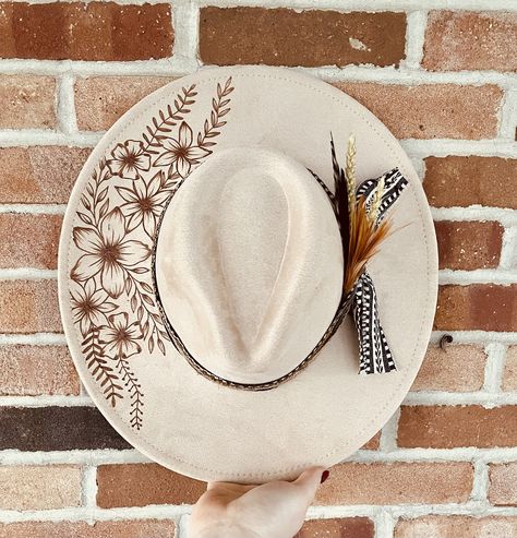 Custom Hand Burned Hat Hand Burned Wide Brim Hat Custom Branded Hat Cactus Burned Hat Western Hand Burned Hat - Etsy Burned Fedora Hat Designs, Burned Hats For Women, Burnt Hat Design, Burned Hat Design, Custom Hat Ideas, Hat Burning Ideas, Hat Burning Designs, Hat Branding, Cowboy Hat Design