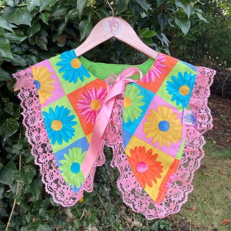 #handmade #sewing #smallbusiness #bigcollar #collar #costume #colourfulfashion #floral #dopaminedressing #fashion Handmade Clown Costume, Clown Fashion, Clown Core Fashion, Clowncore Fashion, Clowncore Outfit, Clown Collar, Reworked Fashion, Clown Clothes, Brunch Fashion