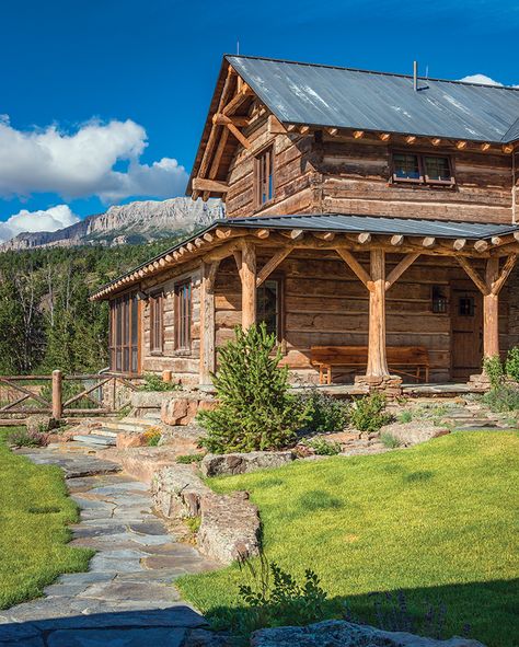 Wood Ranch House, Wooden Ranch House, Farm Mountain House, Western Ranch House Aesthetic, Small Horse Ranch House, Ranch Country Homes, Cowboy House Exterior, Aesthetic Ranch House, Montana Ranch House Aesthetic