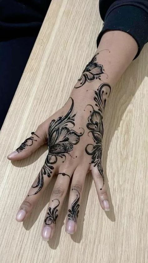 Fall Henna, Khaleeji Henna Designs, Eid Henna Design, Khaleeji Henna, Cute Henna Designs, Cute Henna Tattoos, Henna Style Tattoos, Henna Inspo, Henna Nails