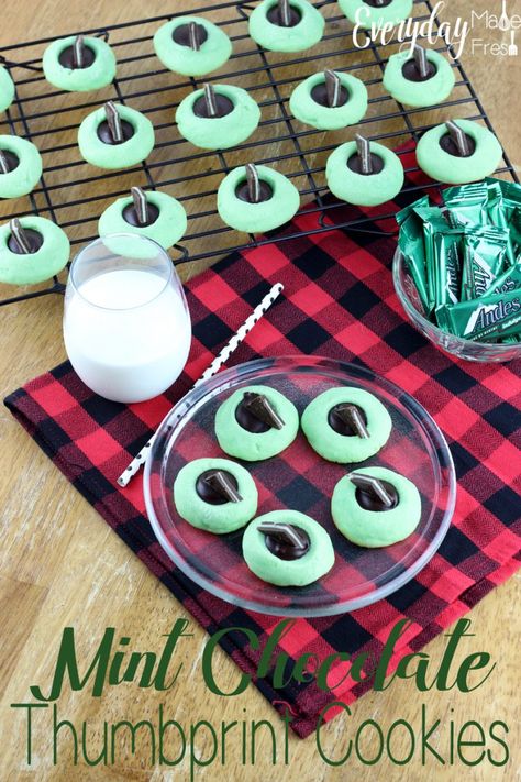 Mint Thumbprint Cookies, Chocolate Punch, Mint And Chocolate, Chocolate Thumbprint Cookies, Christmas Breakfast Recipe, Christmas Sides, Thumbprint Cookies Recipe, Chocolate Mint, Thumbprint Cookies