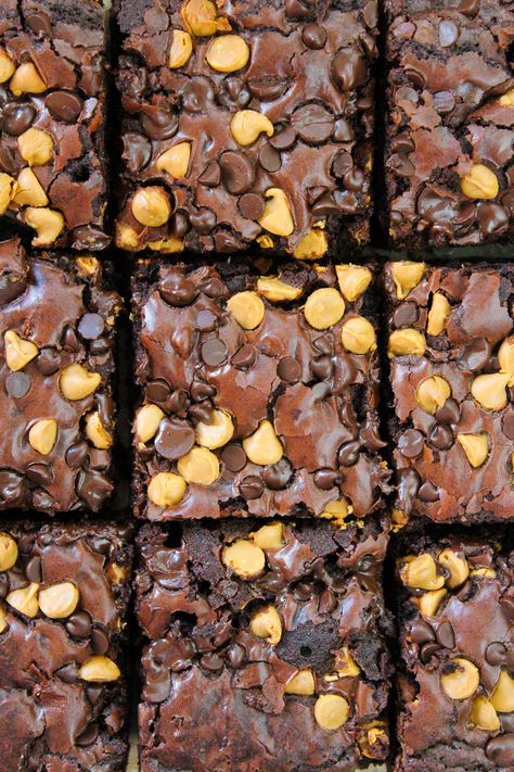 Fudgy Butterscotch Brownies - Taffey Bakery Butterscotch Chip Brownies, Chocolate Butterscotch Brownies, Brownies With Butterscotch Chips, Butterscotch Brownies Recipe, Thick Brownies, Taffey Bakery, Cookie Variety, Work Treats, Butterscotch Brownies