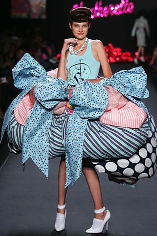 A Pillow Skirt, Clearly Outrageous Fashion, Extreme Fashion, Puffy Skirt, Funny Fashion, Bubble Skirt, Quirky Fashion, Project Runway, Weird Fashion, Fashion Victim