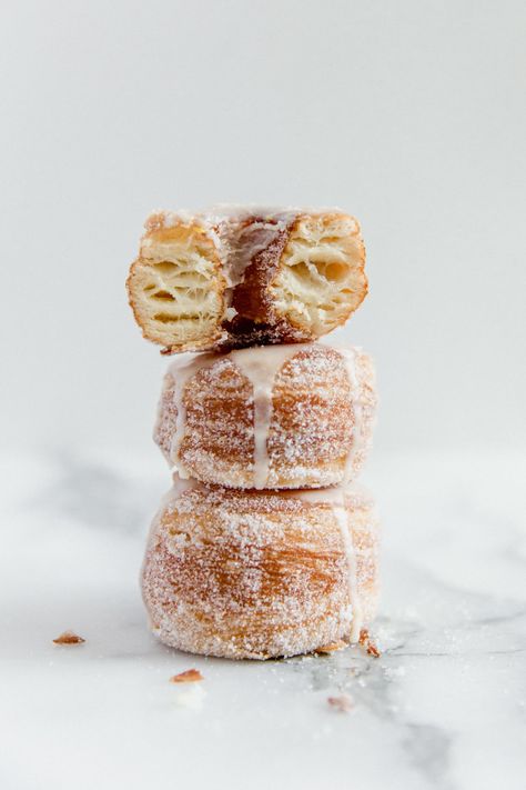 Cronut Recipe, Cronut, Lemon Dessert Recipes, Lemon Glaze, Köstliche Desserts, Lemon Desserts, Donut Recipes, Sweets Treats, Deep Fried