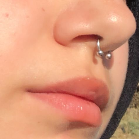 𝑠𝑒𝑝𝑡𝑢𝑚 𝑝𝑖𝑒𝑟𝑐𝑖𝑛𝑔🤍 Septum On Different Noses, Cute Septum Piercing Aesthetic, Septum Piercing Ideas, Aesthetic Piercings Face, Pretty Septum Piercing, Piercing Ideas Nose, Septum And Nose Piercing, Tiny Septum Piercing, Septum Aesthetic