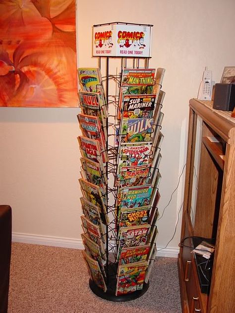 Comic Book Home Decor, Game Board Display Ideas, Comic Book Library, Comic Book Bookshelf, Comic Book Setup, Comic Book Store Ideas, Comic Book Shelf Ideas, Display Comic Books On Wall, Comic Book Room Man Cave