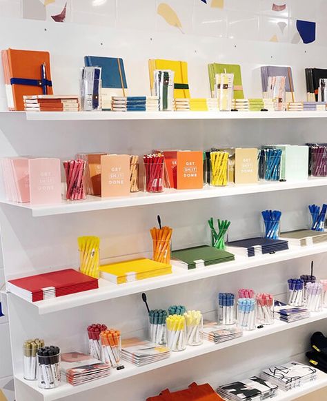 Stationery Display Shelf, Small Printing Shop Interior Design, Small Shop Design Ideas, Stationery Interior Design, Stationary Supplies Business, Japanese Stationary Store, Stationery Shop Display, Stationary Display Ideas, Stationery Display Ideas