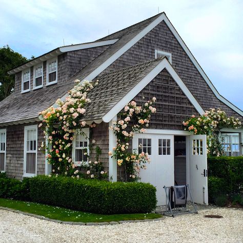 Nantucket House Tour | Stylish in Sconset - Quintessence Nantucket House, Nantucket Style Homes, Nantucket Cottage, Nantucket Home, Café Design, Nantucket Style, Cottage Exterior, Tudor House, Casa Exterior