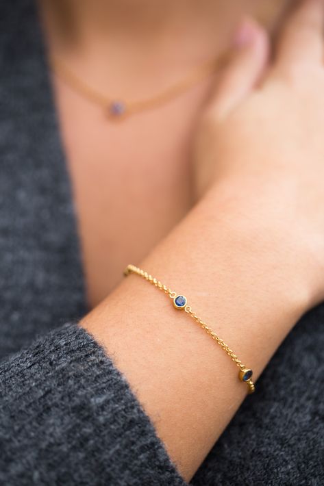 Gold And Blue Bracelet, Elegant Earrings Classy, Classy Bracelets, Blue Sapphire Bracelet, Hand Chain Jewelry, Gold Bracelet Simple, Diamond Bracelet Design, Fancy Jewelry Necklace, Tattoo Bracelet