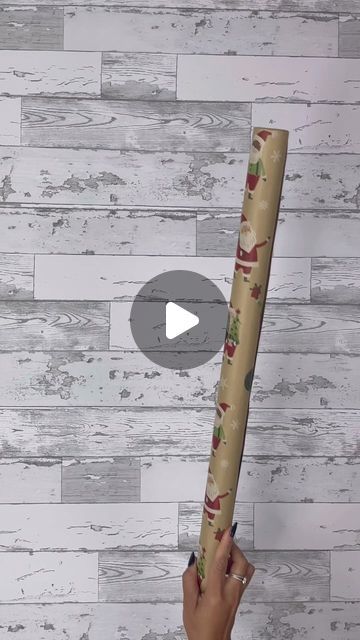 LENNIA (Folding Queen 👑) on Instagram: "How to gift wrap slippers!#wrappinggifts #giftwrapping #countingdown" Socks Wrapping Ideas, Gift Wrap Blanket Ideas, Rapping Gifts Ideas Christmas, Wrap Jewelry Gift, Simple Gift Wrapping Ideas For Christmas, How To Wrap Sweater Gift, Wrapping Cylindrical Gifts, How To Pack Christmas Gifts, How To Wrap A Sweatshirt As A Gift