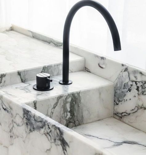 Toilette Design, Restroom Design, Marble Sink, Black Faucet, Bathroom Design Trends, Bad Inspiration, Interior Minimalista, Marble Sinks, Bathroom Design Inspiration