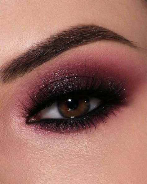 Burgundy Smokey Eye, Maroon Makeup, Dark Smokey Eye Makeup, Shadow Pallete, Burgundy Eye Makeup, Burgundy Makeup, Smokey Makeup, Maquillage On Fleek, Shimmer Eye Makeup