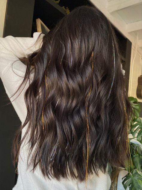 Long Brown Hair With Tinsel, Tinsel Hair Silver, Fall Hair Tinsel, Tinsel Hair Brunette, Tinsel In Dark Brown Hair, Silver Tinsel In Brown Hair, Brunette Hair With Tinsel, Hair Tinsel On Brown Hair, Light Brown Hair With Tinsel