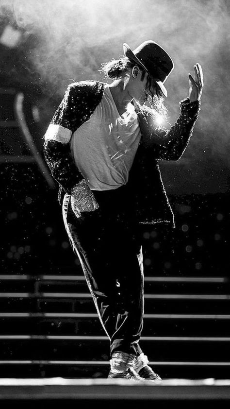 Michael Jackson Painting, Michael Jackson Outfits, Michael Jackson Poster, Michael Jackson Dance, Michael Jackson Hot, Hee Man, Michael Jackson Wallpaper, King Of Queens, Photos Of Michael Jackson