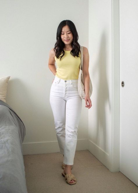 Yellow Top White Pants Outfit, White Mom Jeans Outfit, Petite Fashion Outfits, Basic Ootd, Neutral Wardrobe, Jeans Tshirt, Pant Jeans, Functional Wardrobe, Classy Summer Outfits