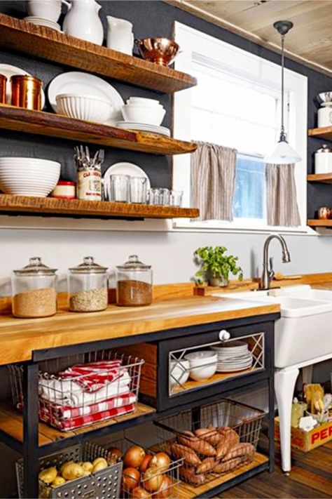 Farmhouse kitchen open shelves and cabinets - rustic farmhouse kitchen organization ideas - Kitchen organization open shelving Open Kitchen Cabinets, Kitchen Open Shelves, Organiser Cucina, Best Kitchen Cabinets, Farmhouse Kitchen Island, Farm Kitchen, Rustic Kitchen Decor, Trendy Kitchen, Open Shelves