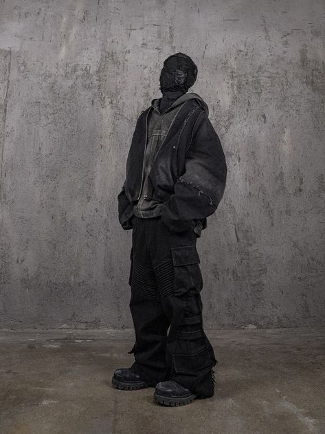 Y2k Fashion Men Black, Art Fashion Aesthetic, Mens Black Streetwear, Men’s Alternative Style, Boys Baggy Outfits, Men Layered Outfits, Dark Streetwear Men, Postapocalyptic Style Men, Alternative Clothing Men