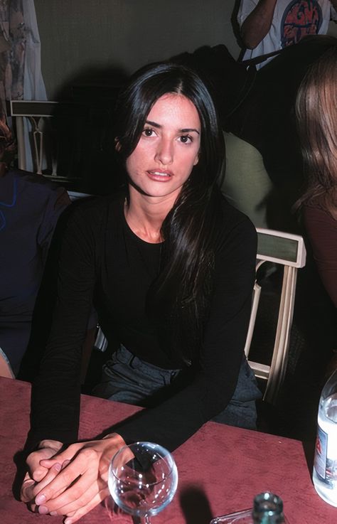 Penelope Cruz Makeup, Penelope Cruz, Beauty Shots, Monica Bellucci, Girls World, Vintage Beauty, Messy Hairstyles, Autumn Inspiration, Beauty Inspiration