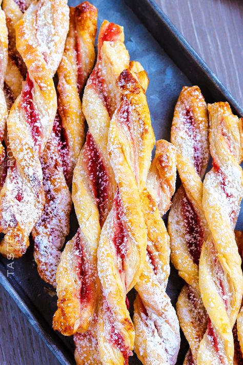 Raspberry Pastry Filling, Puff Pastry Dessert Raspberry, Pastry Twist Recipes, Puff Pastry Bread Twists, Pepridge Farm Puff Pastry Recipes, Bread Pastry Recipes, Puff Pastry Recipes Raspberry, Raspberry Twist Bread, Raspberry Strudel Recipes