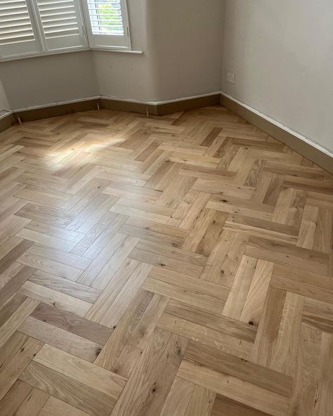 Our latest project in collaboration with @hawkesandson features a breathtaking Double Herringbone wood floor. Every detail is crafted to perfection, adding a touch of luxury to your space. Envision a home where elegance meets artistry. - #parquet #parquetfloors #woodfloors4u #parquetry #woodfloors #woodflooring #woodfloorsdesign #herringbone #instagram #art #home #flooring #interiordesign #homeinspiration Twin Beds Guest Room, Herringbone Hardwood Floors, Double Herringbone, Herringbone Flooring, Wood Floor Design, Home Flooring, Herringbone Wood Floor, Herringbone Wood, Herringbone Floor