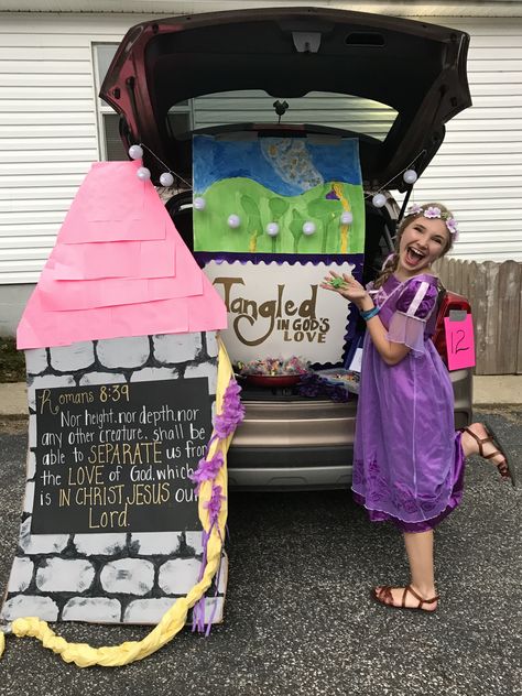 Trunk Or Treat Ideas #Tangled #Christian #DIYHalloween Halloween Car Decorations, Church Trunk, Trunker Treat Ideas, Cubicle Ideas, Halloween Alice In Wonderland, Wonderland Halloween, Trunk Or Treat Ideas, Fall Harvest Party, Christian Halloween