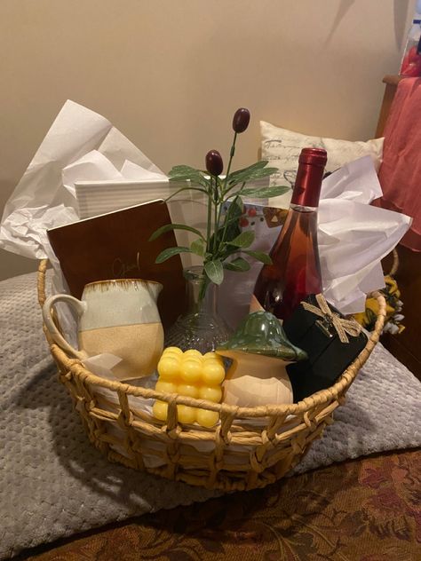 Thrift Gift Basket Ideas, Gift Basket Housewarming, Boyfriend Housewarming Gift, Cottage Core Gift Basket, Cool Gift Basket Ideas, Date Night Basket Gift, Christmas Basket Aesthetic, Thrift Basket Gift, Thrifted Christmas Gift Basket