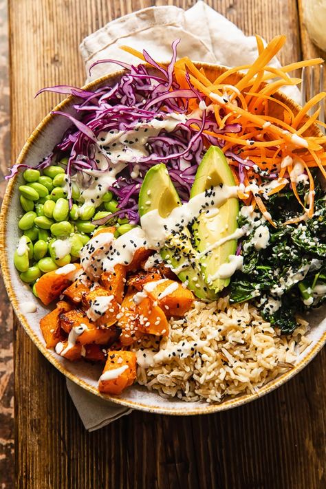 Vegan Buddha Bowl Buddha Bowl Aesthetic, Vegan Protein Bowls, Winter Buddha Bowl, Miso Buddha Bowl, Food Bowl Aesthetic, Buddha Bowl Photography, Easy Bowl Recipes, Buddha Bowl Ingredients, Buddha Bowl Dressing