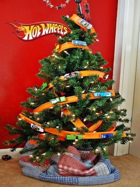 12 Truly Mind-Blowing Christmas Tree Decorations - Woman's World Hot Wheels Christmas Tree, Amazing Christmas Trees, Christmas Trees For Kids, Small Christmas Tree, Creative Christmas Trees, Unique Christmas Trees, Cool Christmas Trees, Mini Christmas Tree, Black Christmas