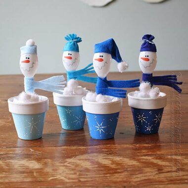 Crafts for Seniors: easy crafts for senior citizens to make Snowman Clay, Plastic Spoon Crafts, Diy Schneemann, January Crafts, Spoon Crafts, Skirt Diy, Inexpensive Crafts, Crafts For Seniors, Diy And Crafts Sewing