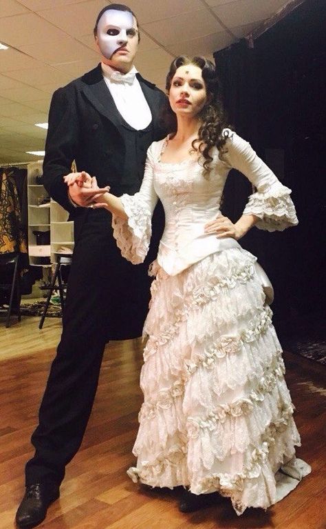 Phantom Musical, Opera Dress, Opera Ghost, Broadway Costumes, Christine Daae, Couples Halloween Outfits, Diy Kostüm, Unique Halloween Costumes, Halloween Inspo