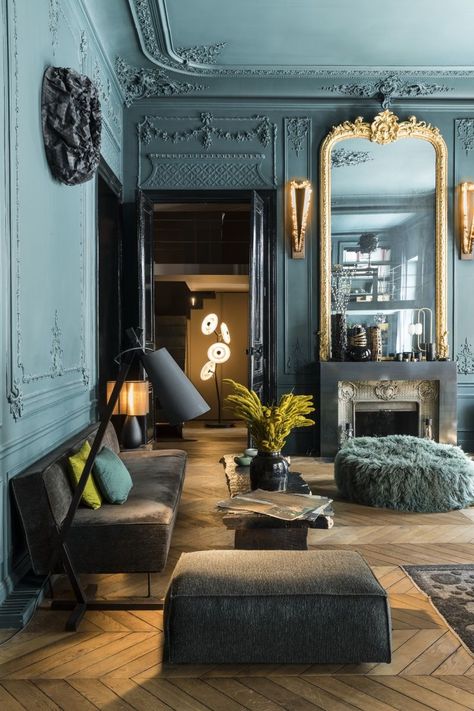 The French sense of timeless Hedda Gabler, Coffee Lounge, Coffee Sack, Modern Baroque, Lounge Interiors, Interior Colors, Dark Interiors, Baroque Style, Stunning Interiors