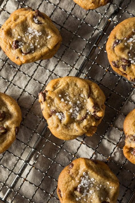 Tahini Dessert Recipes, Low Calorie Chocolate Chip Cookies, Tahini Dessert, Gooey Chocolate Chip Cookie Recipe, Low Cal Chocolate, Low Calorie Sweets, Low Calorie Cookies, Low Fat Cookies, Low Calorie Baking