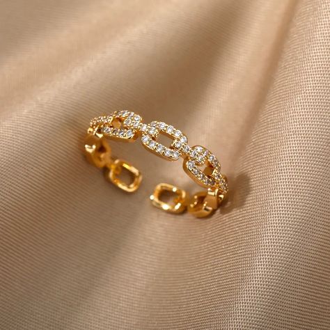 Classic Twist Chain Open Rings https://sasadesiles.fr/products/classic-twist-chain-open-rings SASA DES ILES #Bestseller Bride Gold Jewellery, Cruise Ship Pictures, Hand Modeling, Vintage Indian Jewelry, Couple Ring Design, Gold Finger Rings, Jewelry Stacking, Elegant Couple, Bracelet Viking