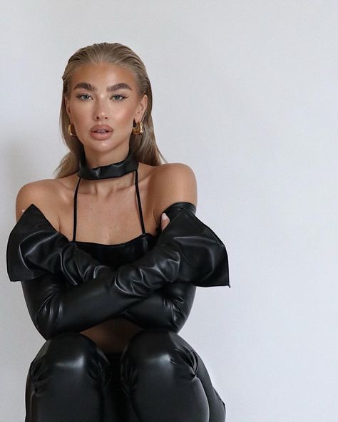 Jess Hunt (@jesshunt2) • Instagram photos and videos Jess Hunt, Cold Shoulder Crop Top, New In Fashion, Model Poses Photography, Trend Fashion, Leather Outfit, Photoshoot Inspiration, Model Poses, Photoshoot Ideas