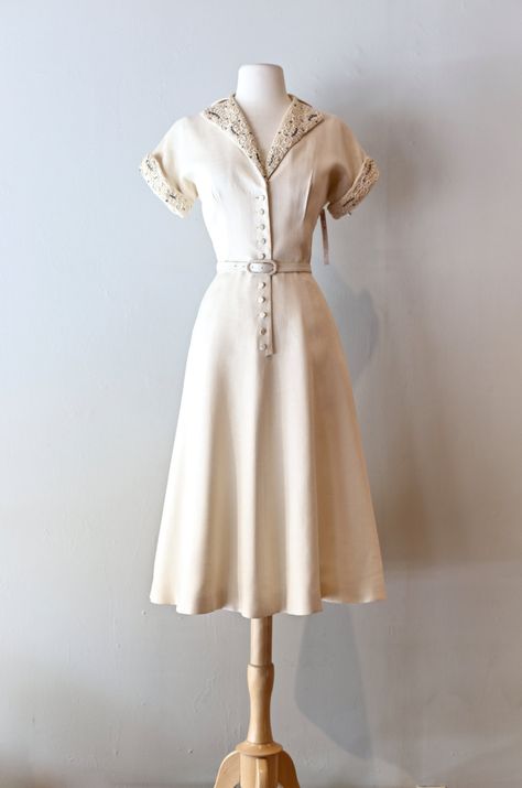 Vintage 1950s Harvey Berin Dress ~ Vintage 50s Courthouse Wedding Dress Ivory… 50s Everyday Fashion, Vintage 1940s Dresses, 1940s Dresses Casual, 40s Dresses Vintage, 1940s Clothes, 1920s Clothes, 1940s Vintage Dresses, 1940s Fashion Women, 1940s Clothing