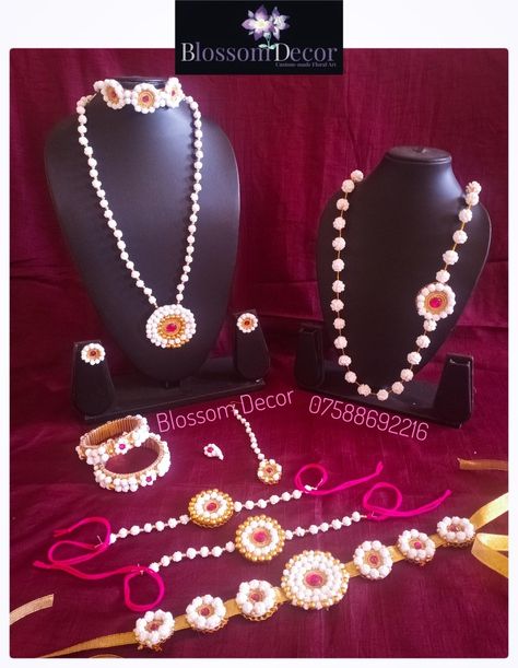 Sankranti Halwa Jewelry
#newdesigns Haldi Jewellery Making, Sankranti Jewellery, Tilgul Jewellery, हलव्याचे दागिने, Baby Shower Jewellery, Haldi Jewellery, Baby Shower Jewelry, Flower Jewelry Designs, Kuchu Designs