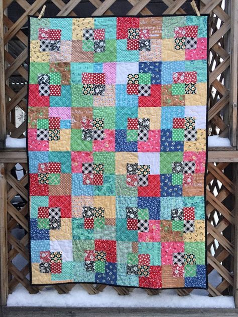 Val's Quilting Studio: Five and Dime Quilt Finish Scrap Quilt Patterns Free Simple, Charm Pack Quilt Patterns, Charm Square Quilt, Scrappy Quilt Patterns, Fat Quarter Quilt, Quilt Square Patterns, Charm Quilt, Scrap Quilt Patterns, Easy Quilt Patterns