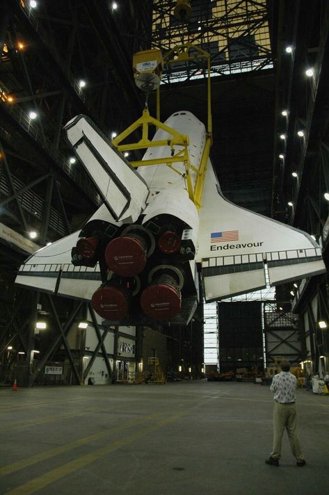 Space Shuttle Endeavor, Astronomy Telescope, Space The Final Frontier, Space Shuttle Challenger, Nasa Spacex, Nasa Space Program, Space Engineers, Astronomy Science, Nasa Space Shuttle