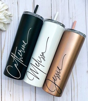 Customized Tumblers Ideas, Gift Business Ideas, Cricut Personalized Gifts, Cute Personalized Gifts, Customized Gift Ideas, Tumbler Prints, Personalized Holiday Gifts, Tumblers Ideas, Personlized Gifts