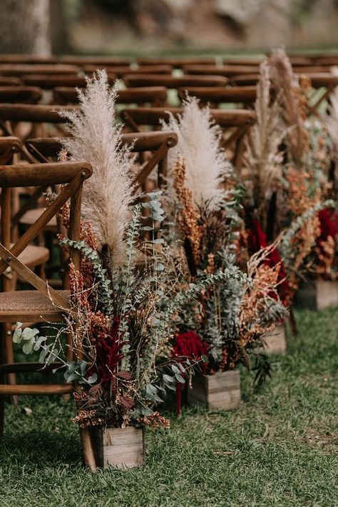 Western Themed Wedding, Grass Wedding, Wedding Aisle Decorations, November Wedding, Stil Boho, Boho Wedding Decorations, Future Wedding Plans, Aisle Decor, Salou