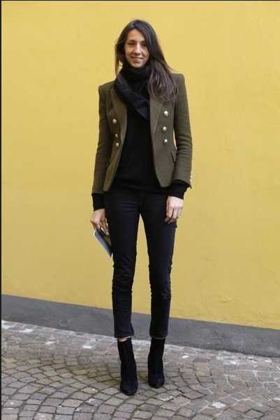 Olive Green Blazer Outfit, Balmain Blazer Outfits, Green Blazer Outfit, Olive Blazer, Olive Green Blazer, Emmanuelle Alt, Paris Mode, Blazer Outfit, Moda Chic