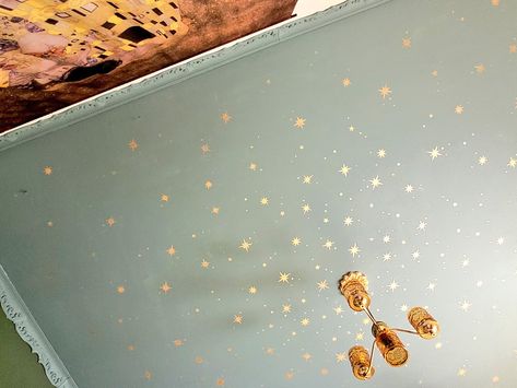 Gold Leaf Star Ceiling, Stenciled Ceiling Ideas, Cottagecore Apartment, Stenciled Ceiling, Celestial Ceiling, Celestial Bedroom, Starry Ceiling, Eclectic Maximalism, California House