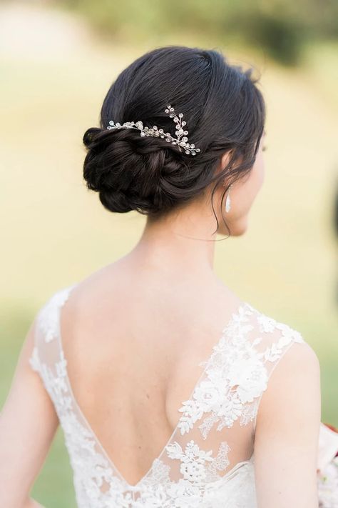 Asian Wedding Hairstyles Updo, Low Bun Wedding Hair Asian, Asian Wedding Hair With Veil, Wedding Hair Updo Asian, Simple Bun Wedding Hair, Asian Wedding Hair Updo, Front Of Updo Hair Wedding, Asian Bridal Hair Updo, Asian Bride Hairstyle