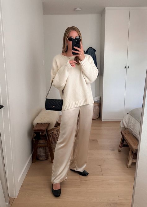 Casual Silk Pants Outfit, Silk Pants Outfit Fall, Satin Pants Holiday Outfit, Cream Satin Trousers Outfit, Silk Pants Outfit Winter, Satin Pants Winter Outfit, Silk Brown Pants Outfit, Satin Pants Outfit Work, Styling Silk Pants