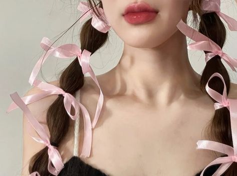 قلادات متدلية, Ribbon Hairstyle, Peinados Fáciles Para Cabello Corto, Colour Pop, Pink Girly Things, Pink Vibes, Aesthetic Hair, Pink Ribbon, Pink Bow