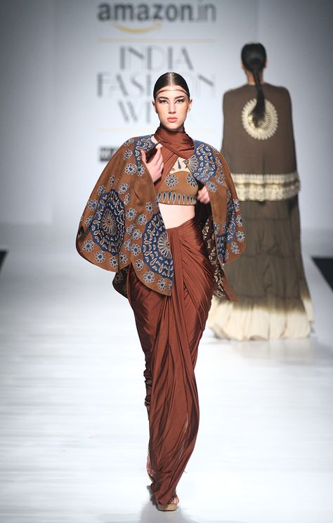 Fusion Fashion Inspiration, Malini Ramani, Peru Fashion, Saree Wearing Styles, Ethno Style, India Fashion Week, Draping Fashion, Amazon India, Vogue India