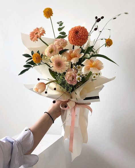 Wedding Invitations Arch, Korean Bouquet, Flower Boquet, Orange Bouquets, Boquette Flowers, Paper Flower Decor, Hand Flowers, Arch Design, Flower Bucket