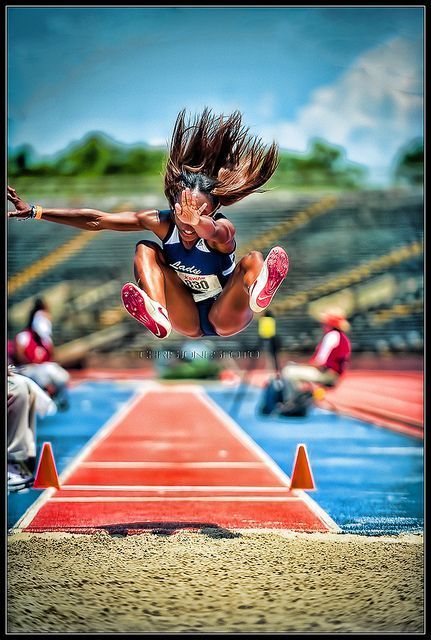 Field Senior Pictures, Track Pictures, Fitness Event, Triple Jump, Senior Pictures Sports, Track And Field Athlete, Action Photography, Long Jump, Jetski